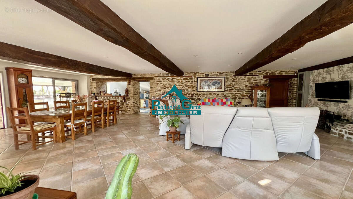 Maison à PIRE-SUR-SEICHE