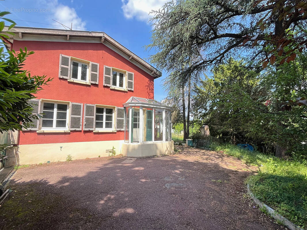 Appartement à CHARBONNIERES-LES-BAINS