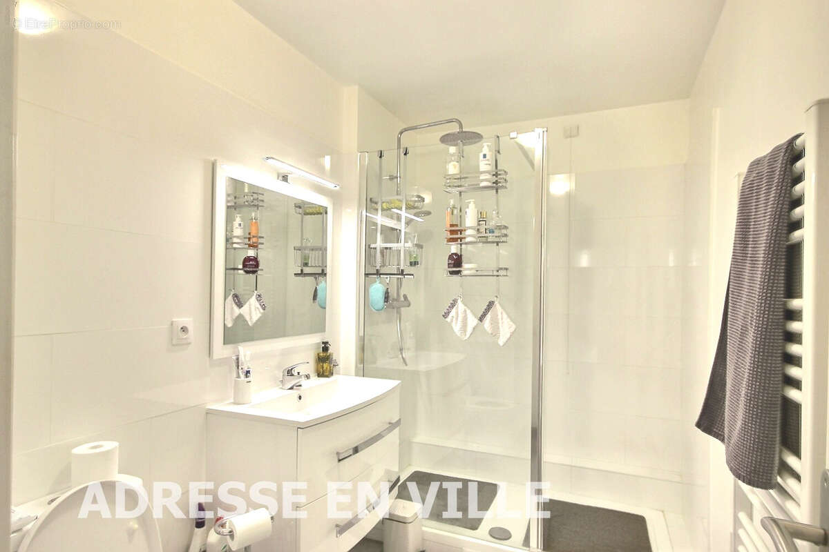 Appartement à LEVALLOIS-PERRET