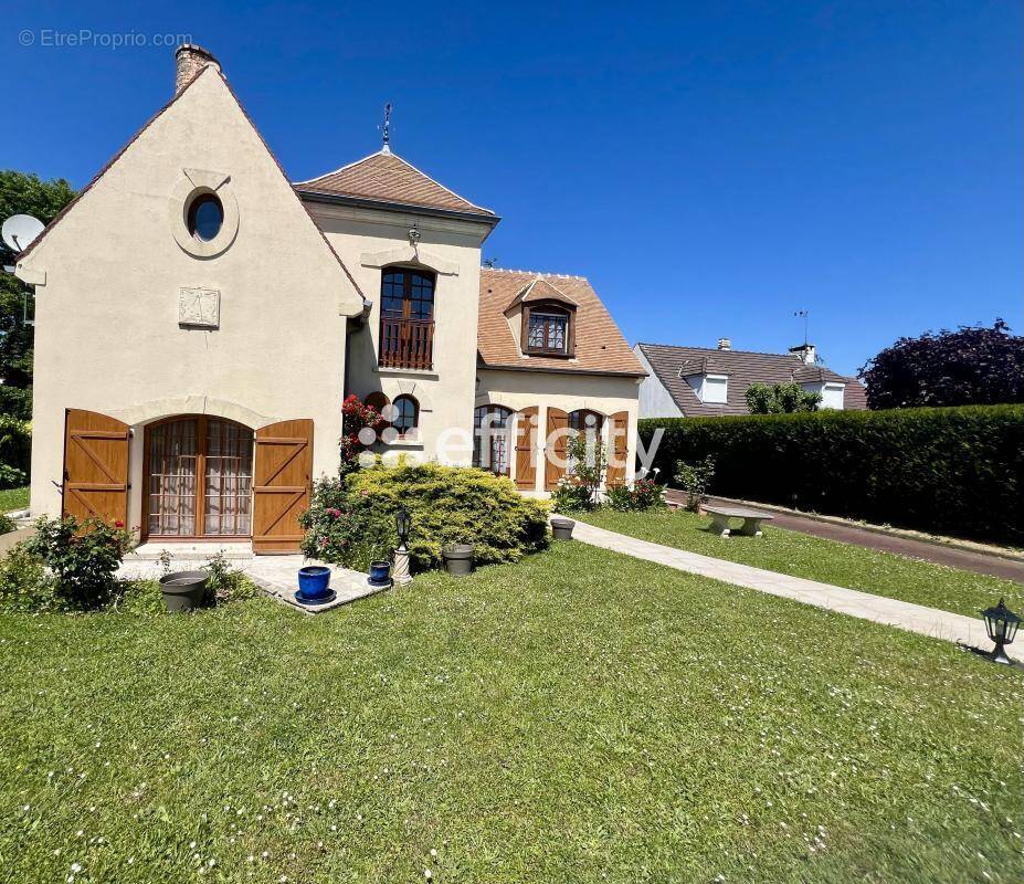 Maison à ERMENONVILLE