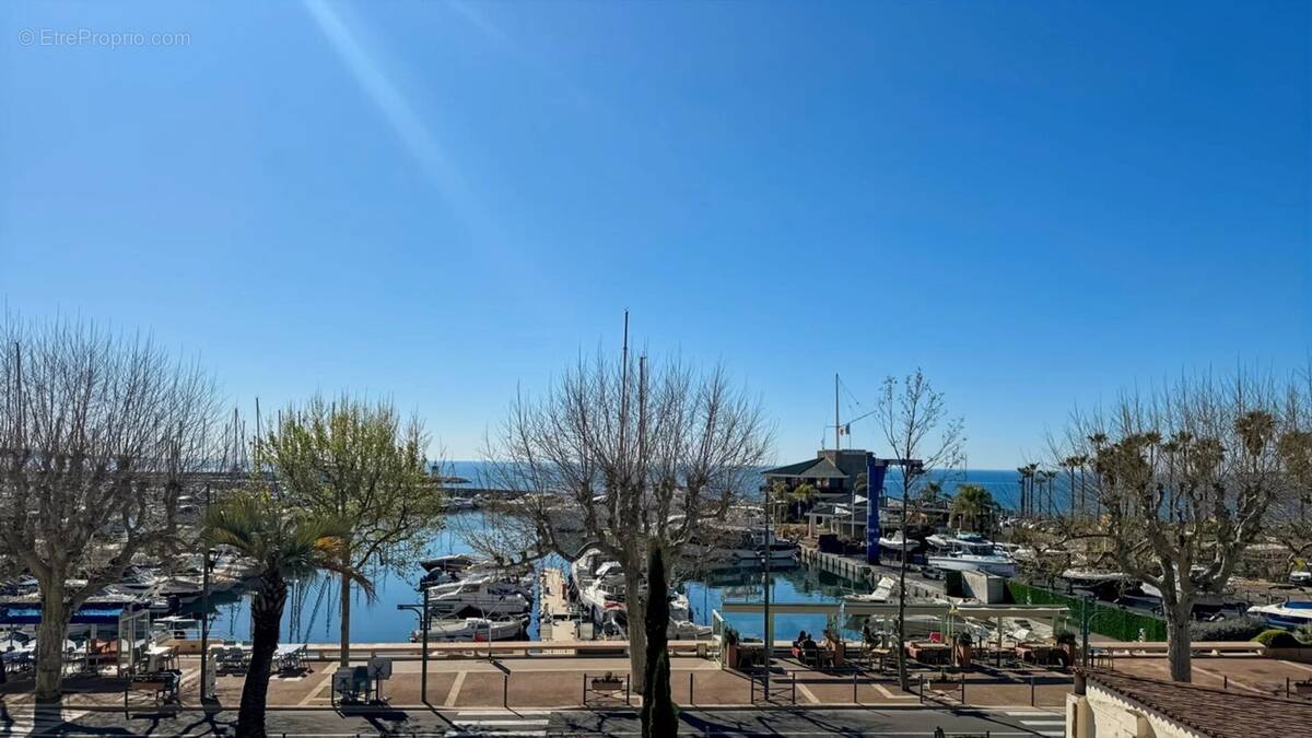 Appartement à VALLAURIS