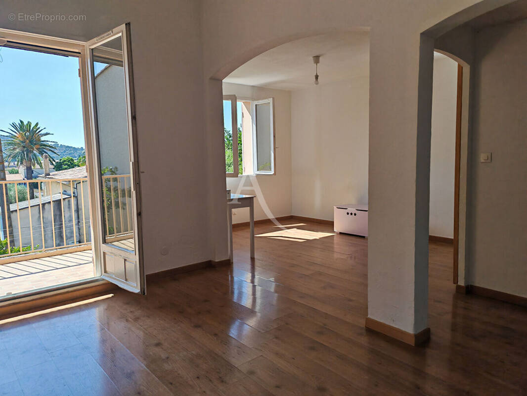 Appartement à LA CRAU