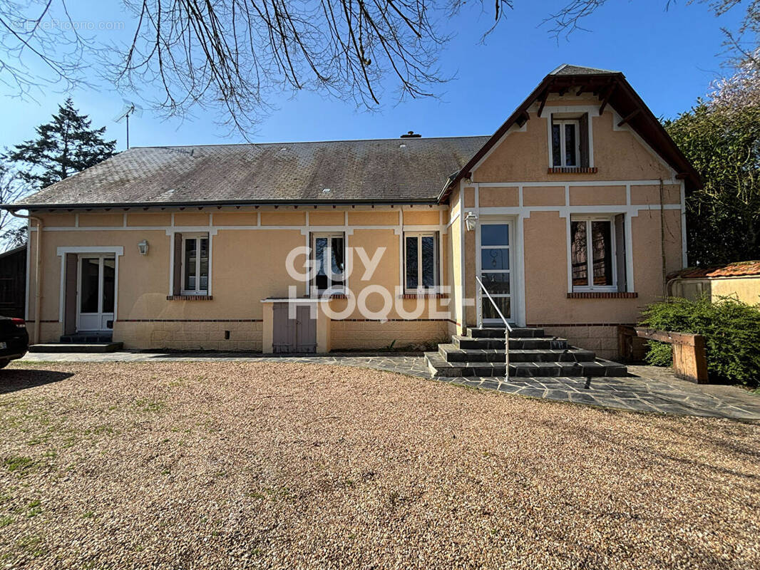 Maison à TREMBLAY-LES-VILLAGES