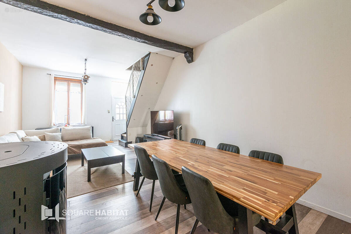 Maison à QUIEVRECHAIN