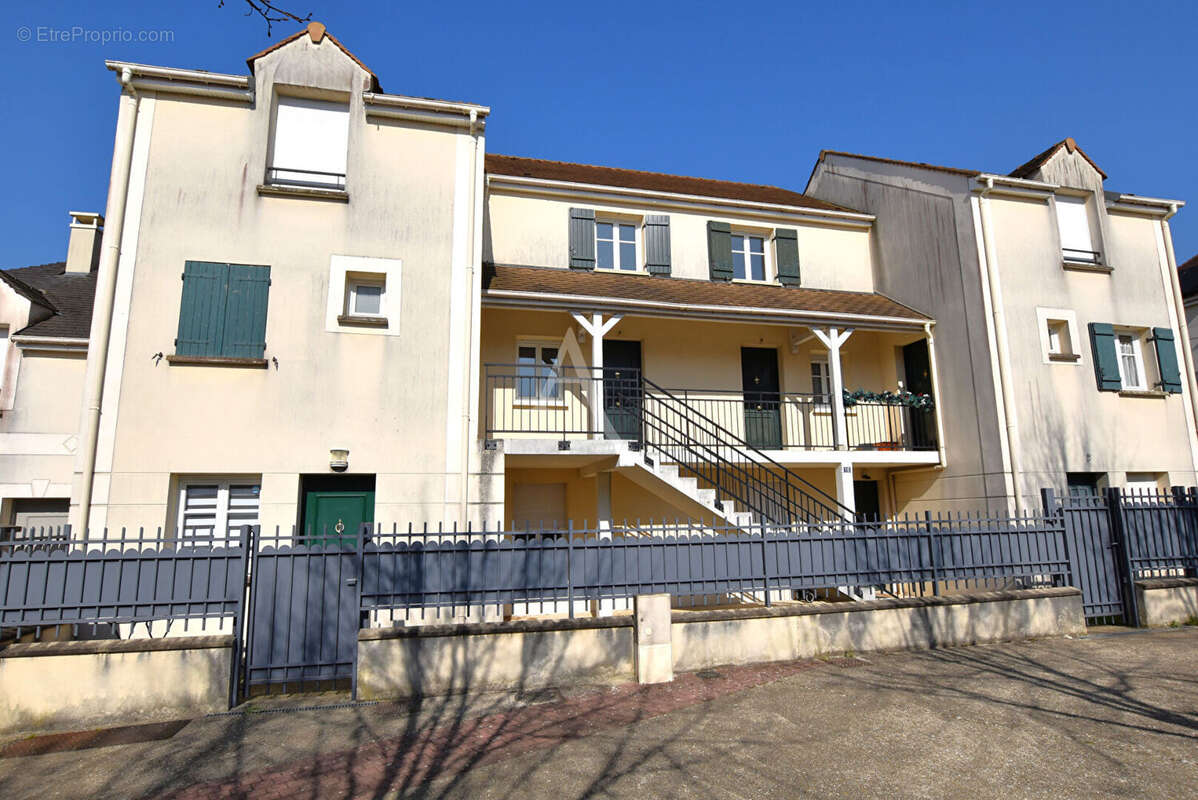 Appartement à COMBS-LA-VILLE