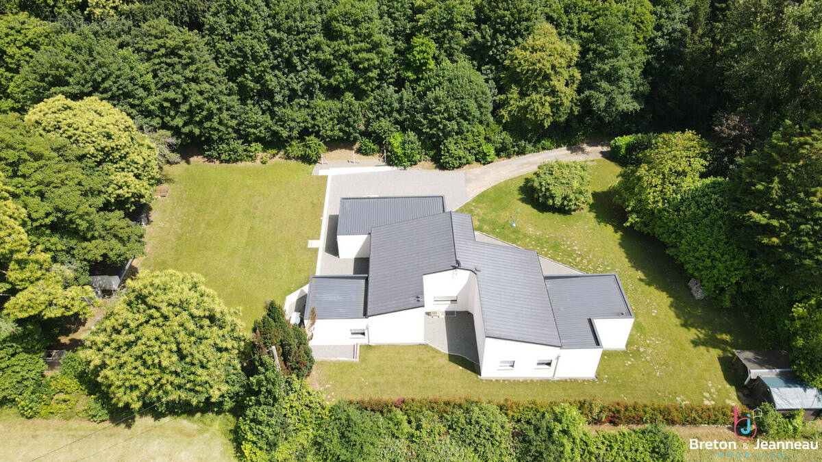 Maison à LOUVIGNE-DU-DESERT