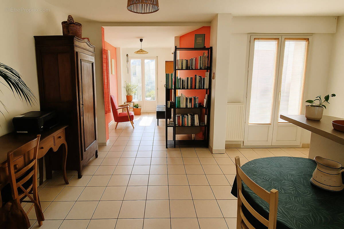 Maison à DOMAGNE