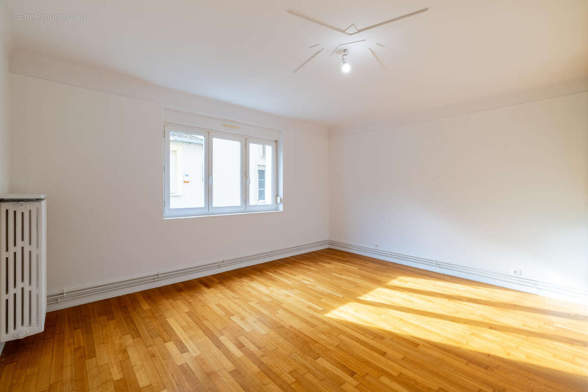 Appartement à CHATEL-SAINT-GERMAIN
