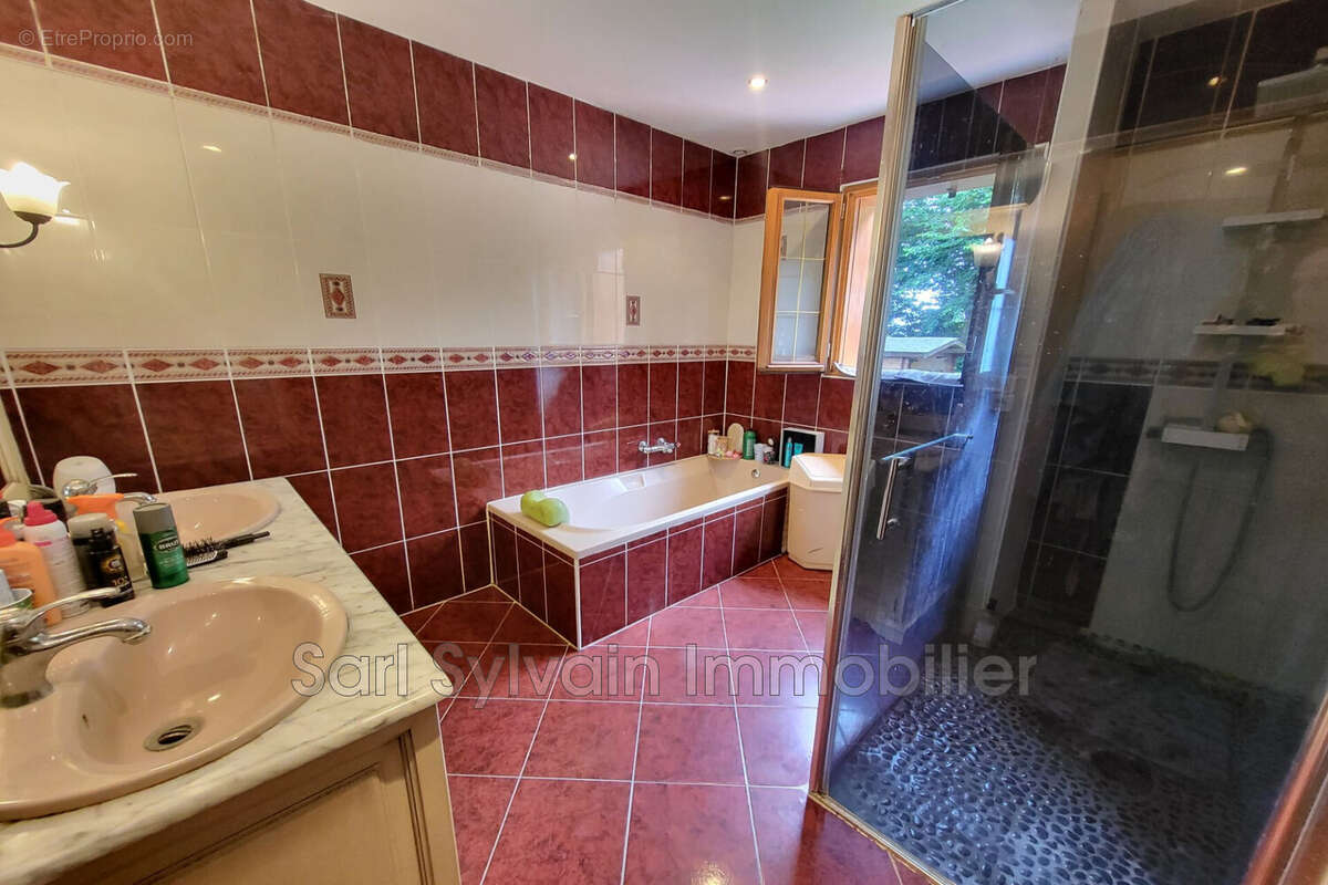 Maison à FORMERIE