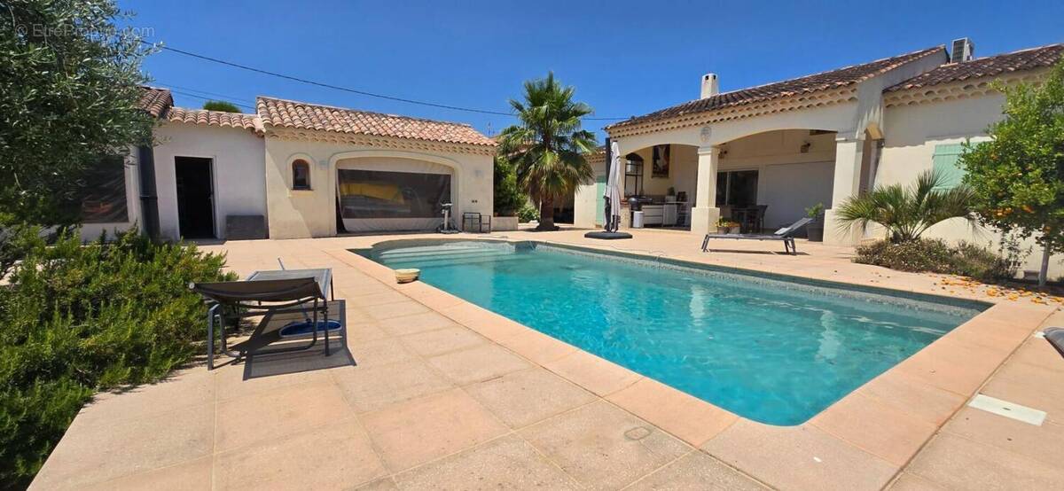 Maison à LE MUY
