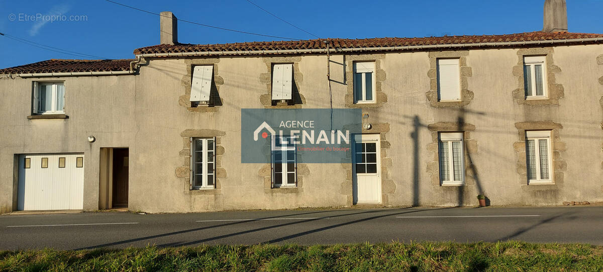 Maison à LES HERBIERS