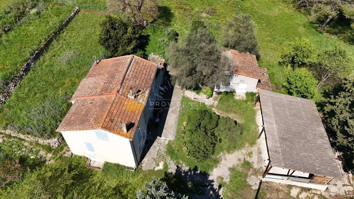 Terrain à MOUGINS