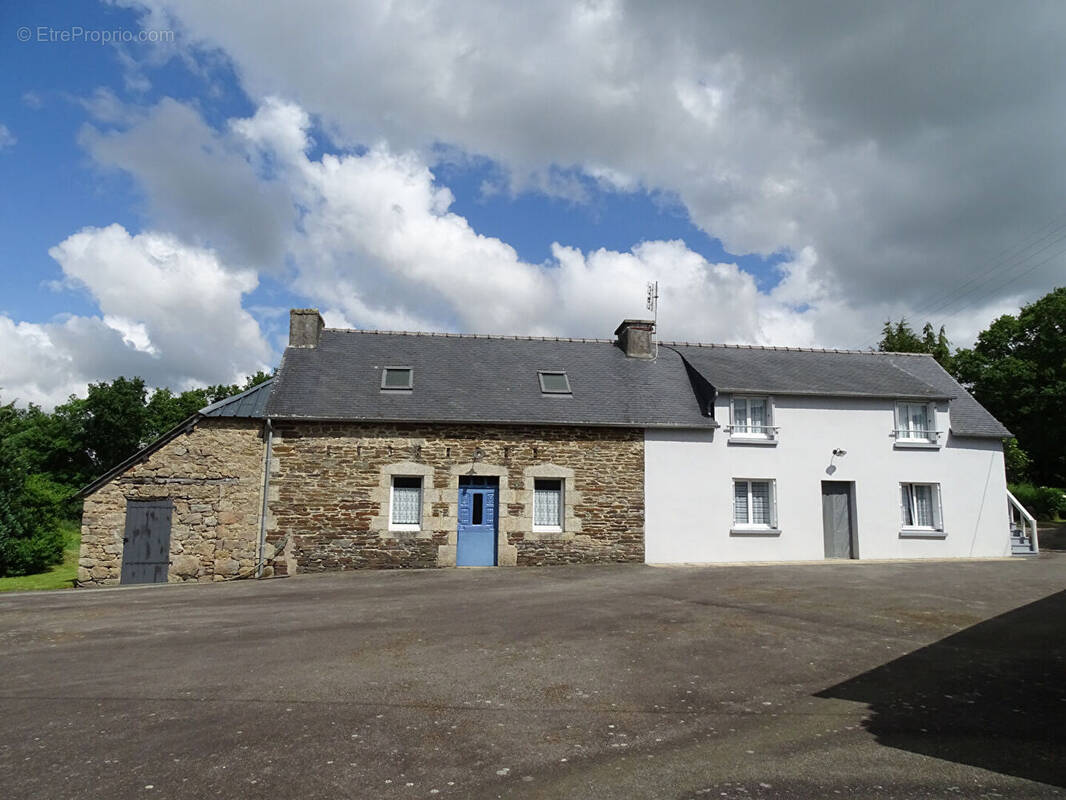 Maison à MAEL-CARHAIX
