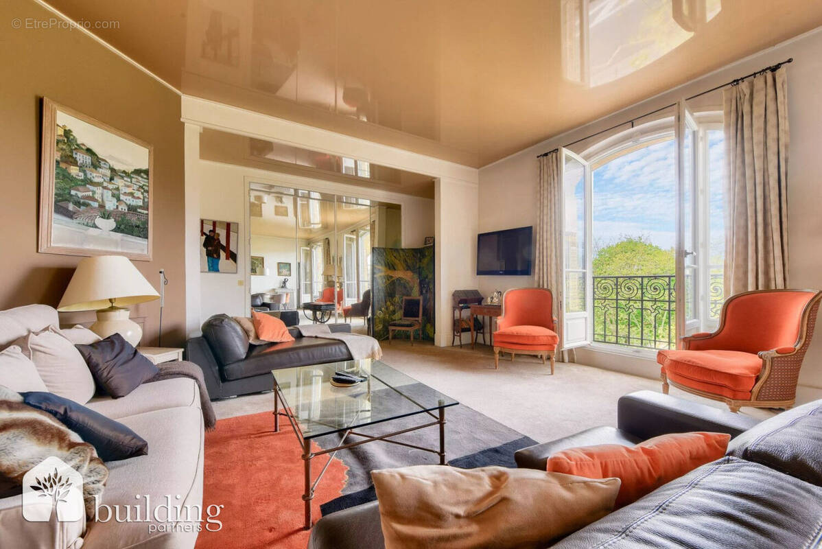 Appartement à PARIS-16E