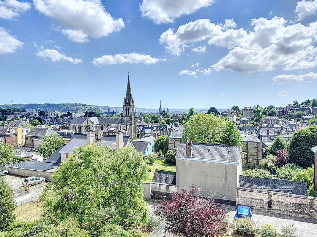 Appartement à MONT-SAINT-AIGNAN