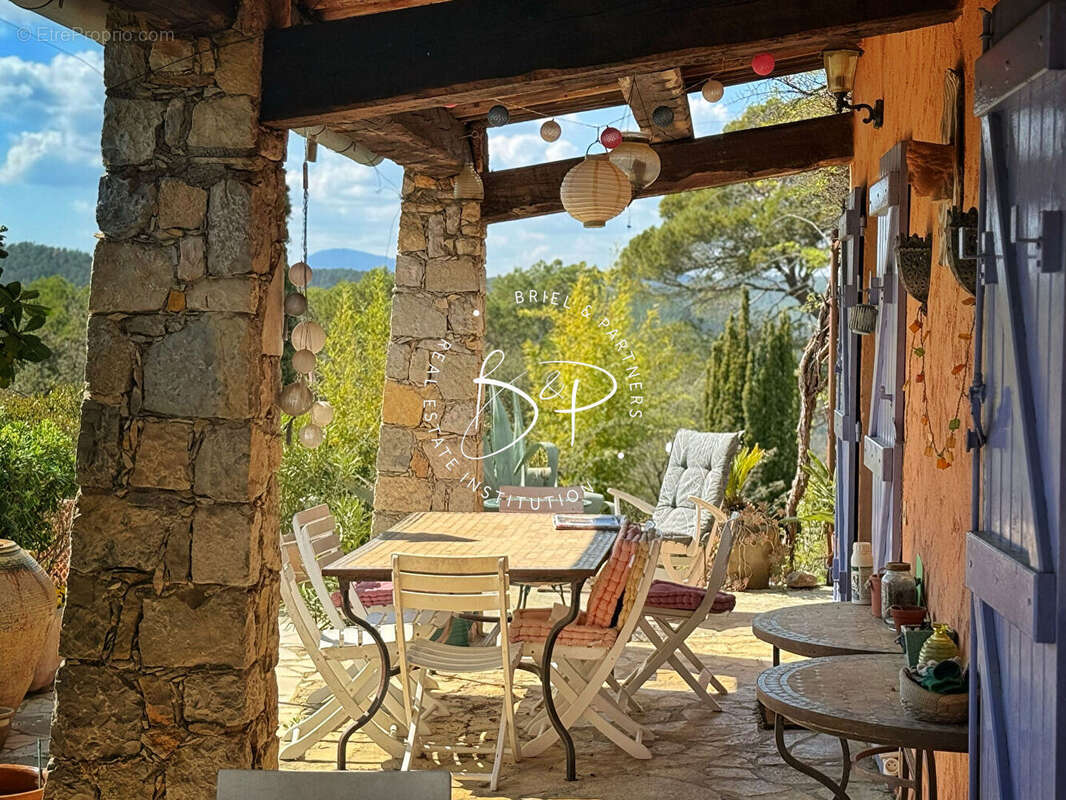 Maison à ENTRECASTEAUX