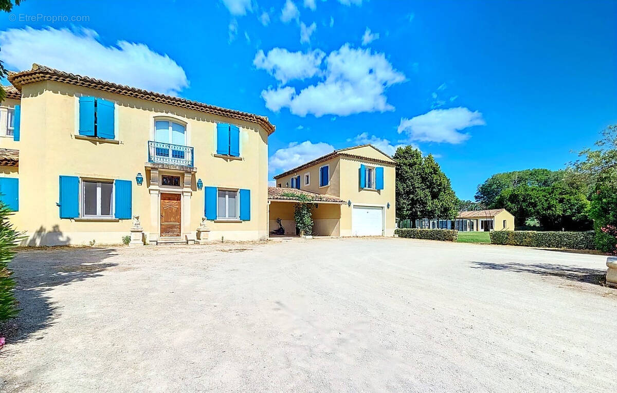 Maison à MOURIES