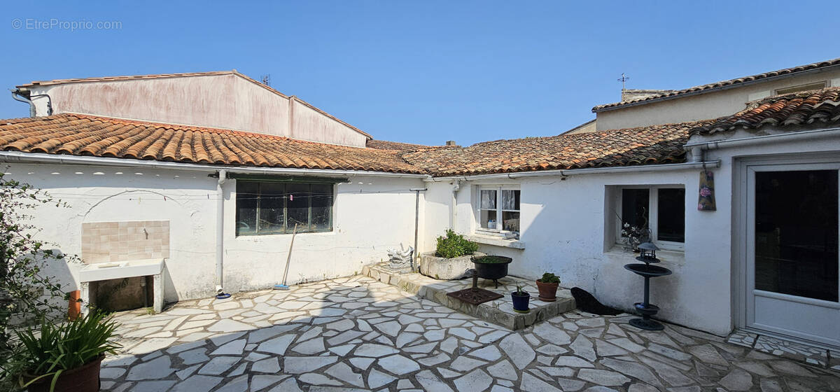 Maison à SAINT-CLEMENT-DES-BALEINES