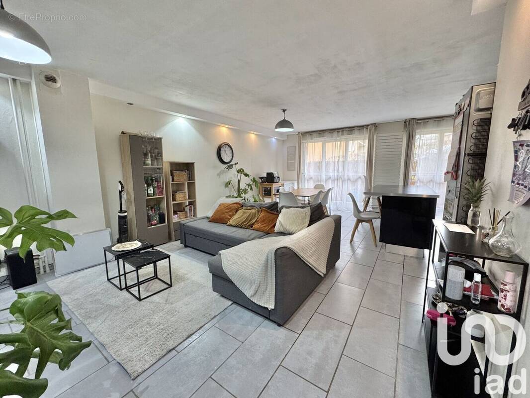 Photo 1 - Appartement à COMBS-LA-VILLE