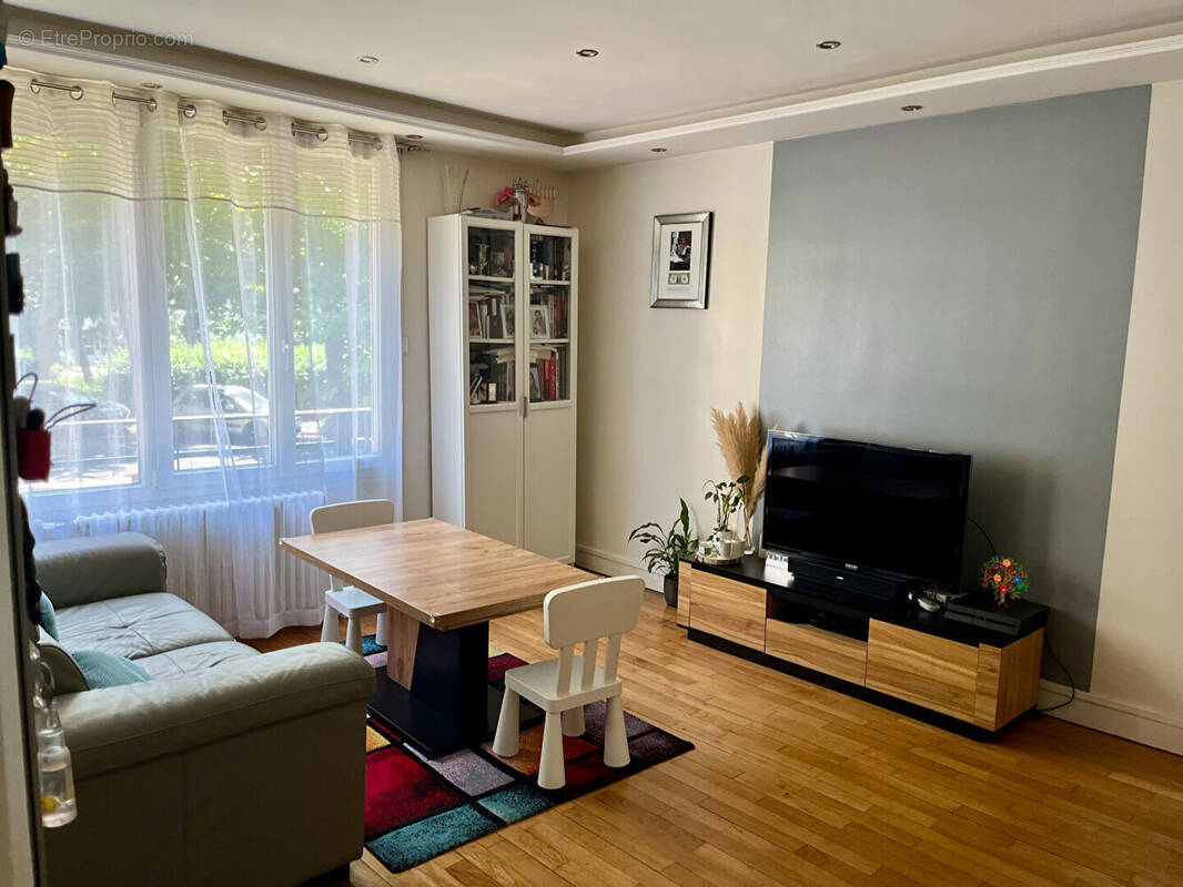 Appartement à LES LILAS