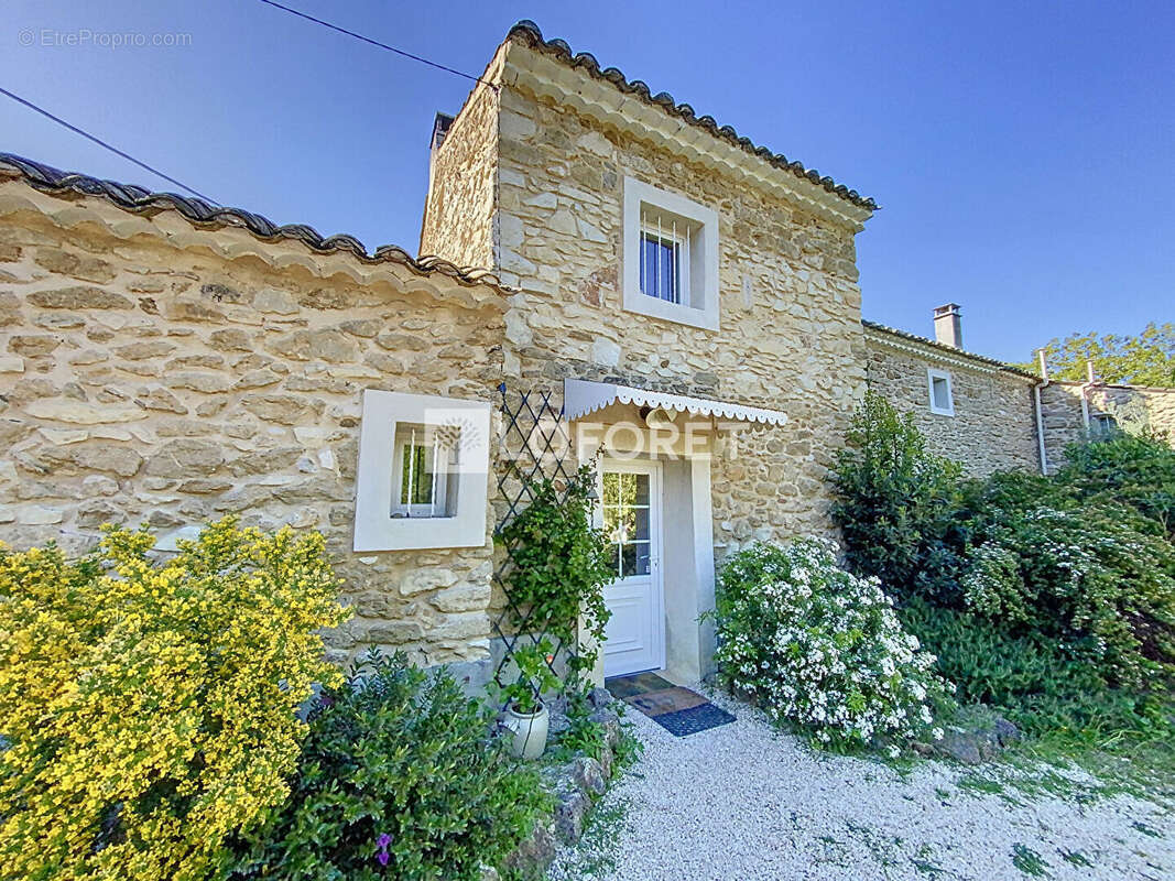 Maison à CAMARET-SUR-AIGUES