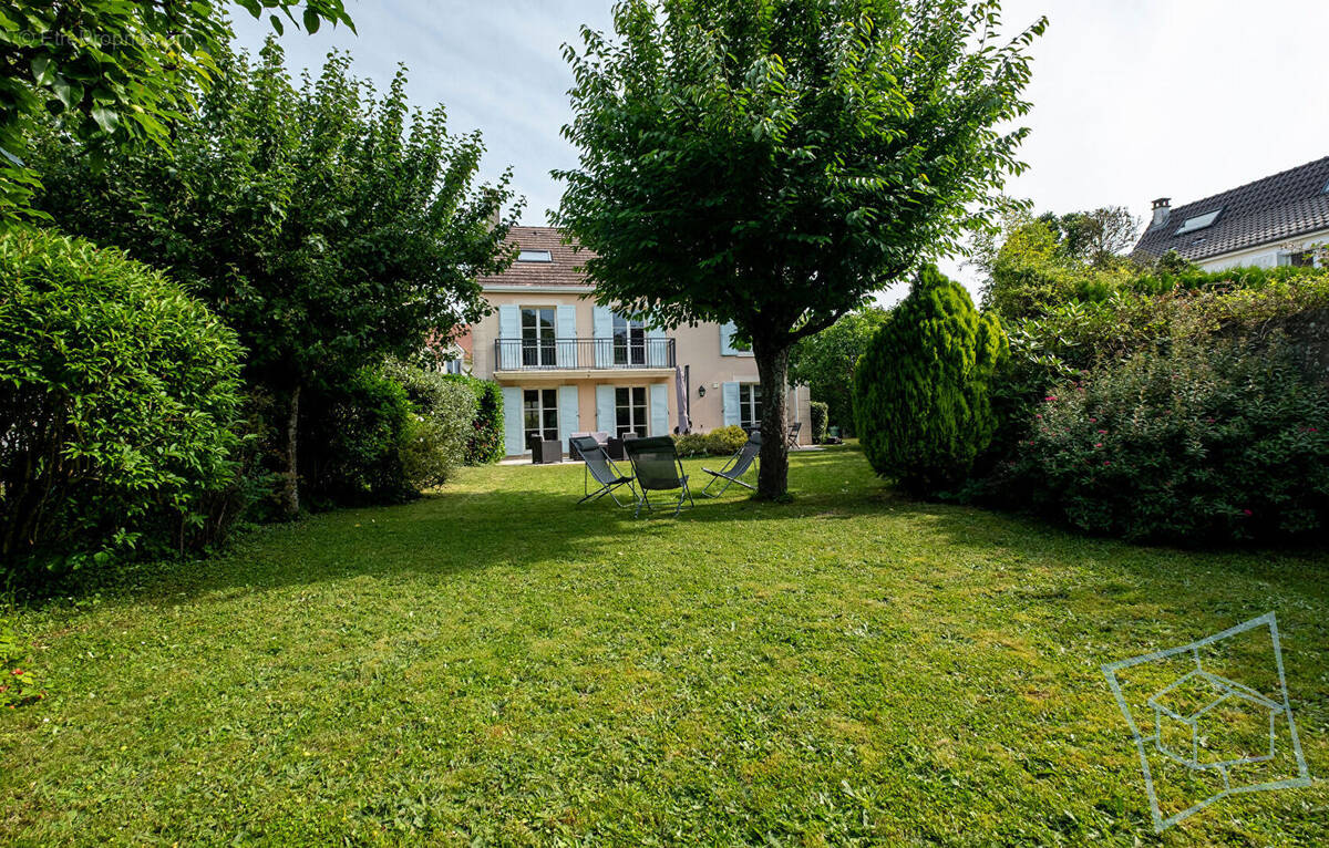 Maison à VOISINS-LE-BRETONNEUX