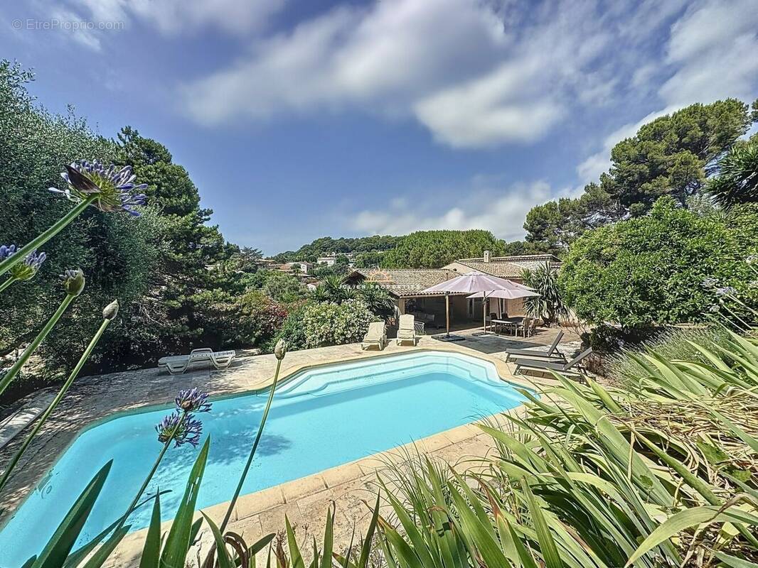 Appartement à VALLAURIS