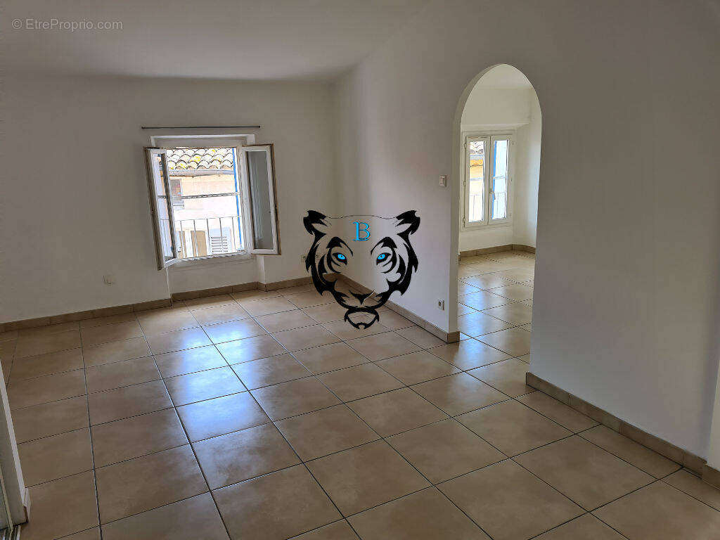 Appartement à ROQUEBRUNE-SUR-ARGENS