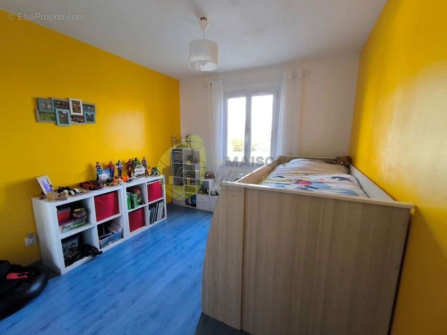 Maison à AVORD