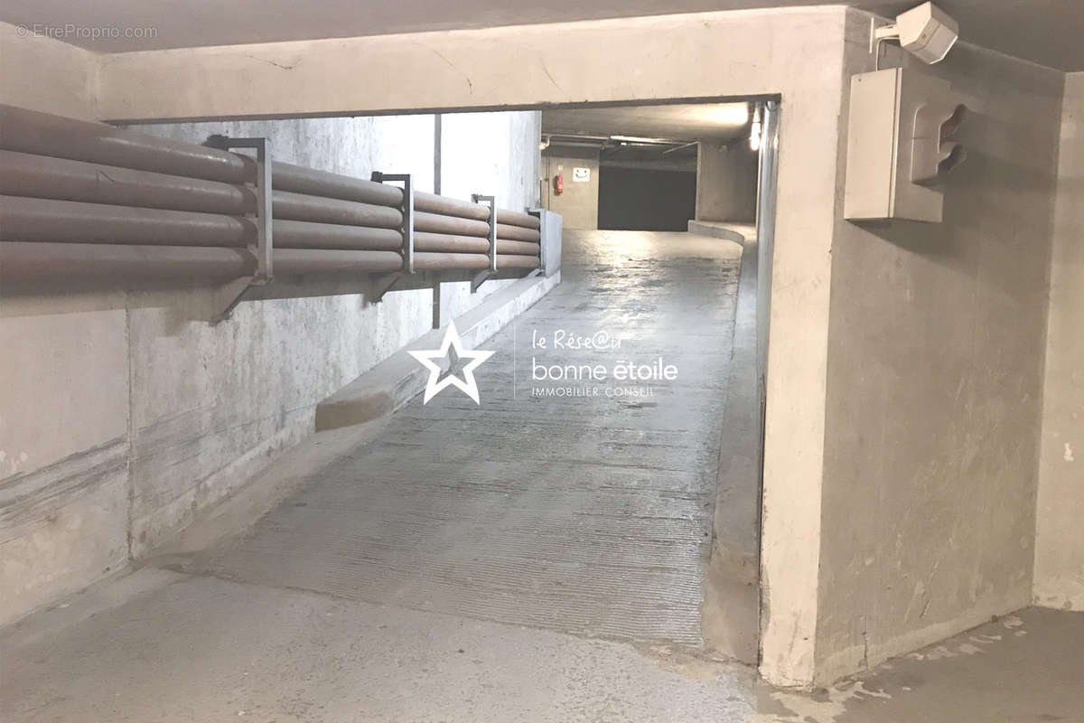 Parking à PARIS-19E