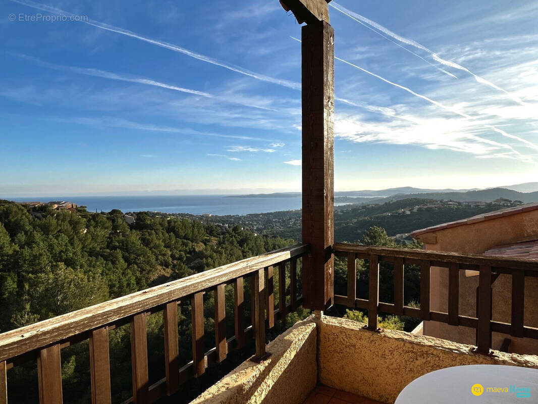 Appartement à ROQUEBRUNE-SUR-ARGENS