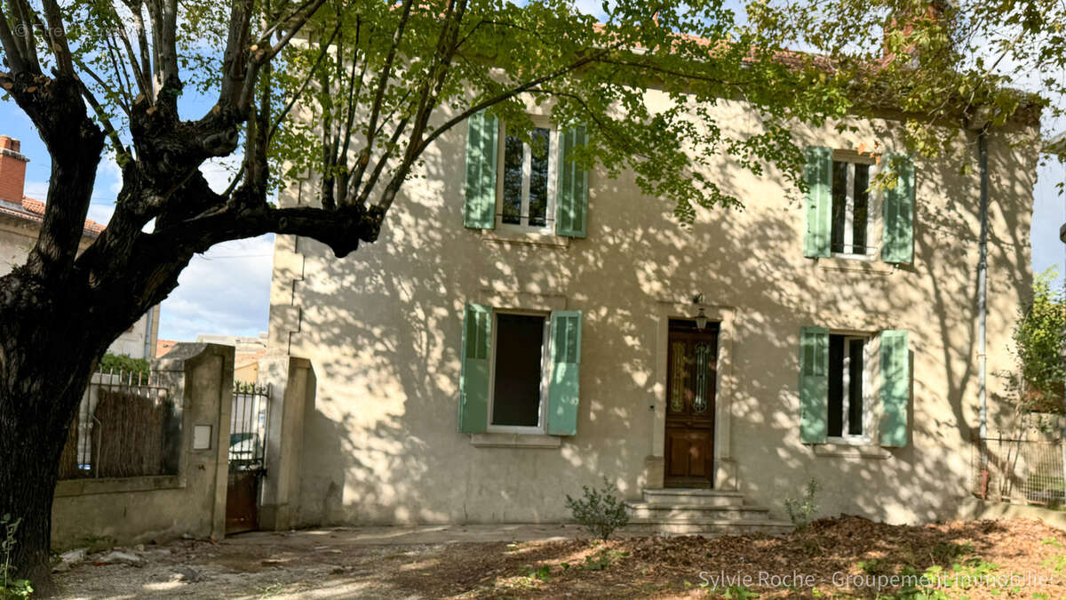 Maison à CAMARET-SUR-AIGUES