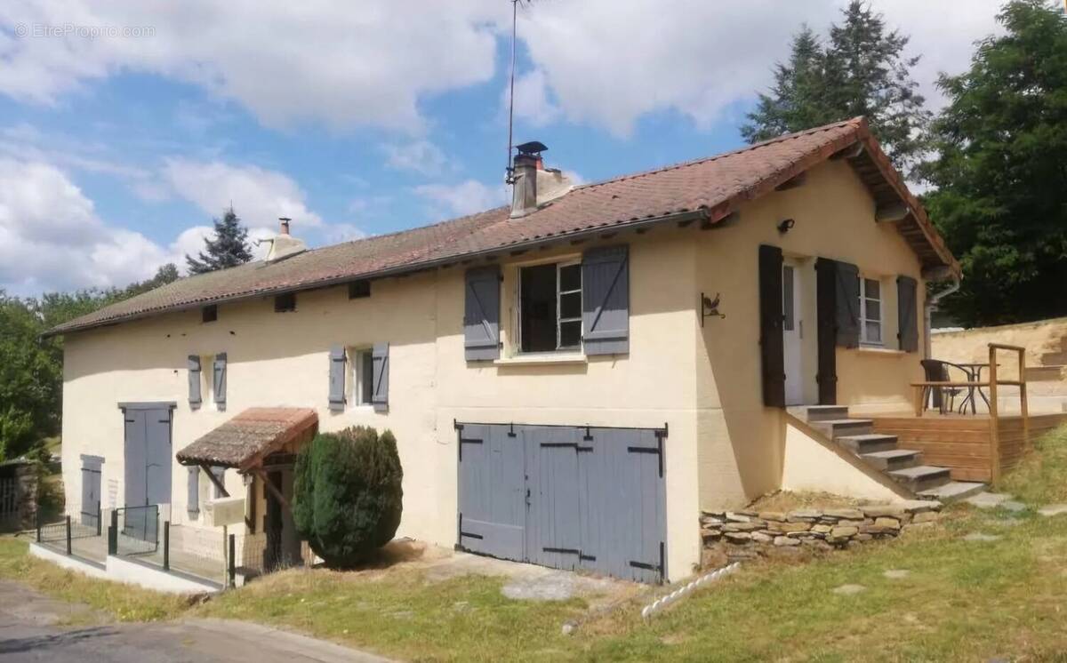 Appartement à CHAMPAGNAC-LA-RIVIERE