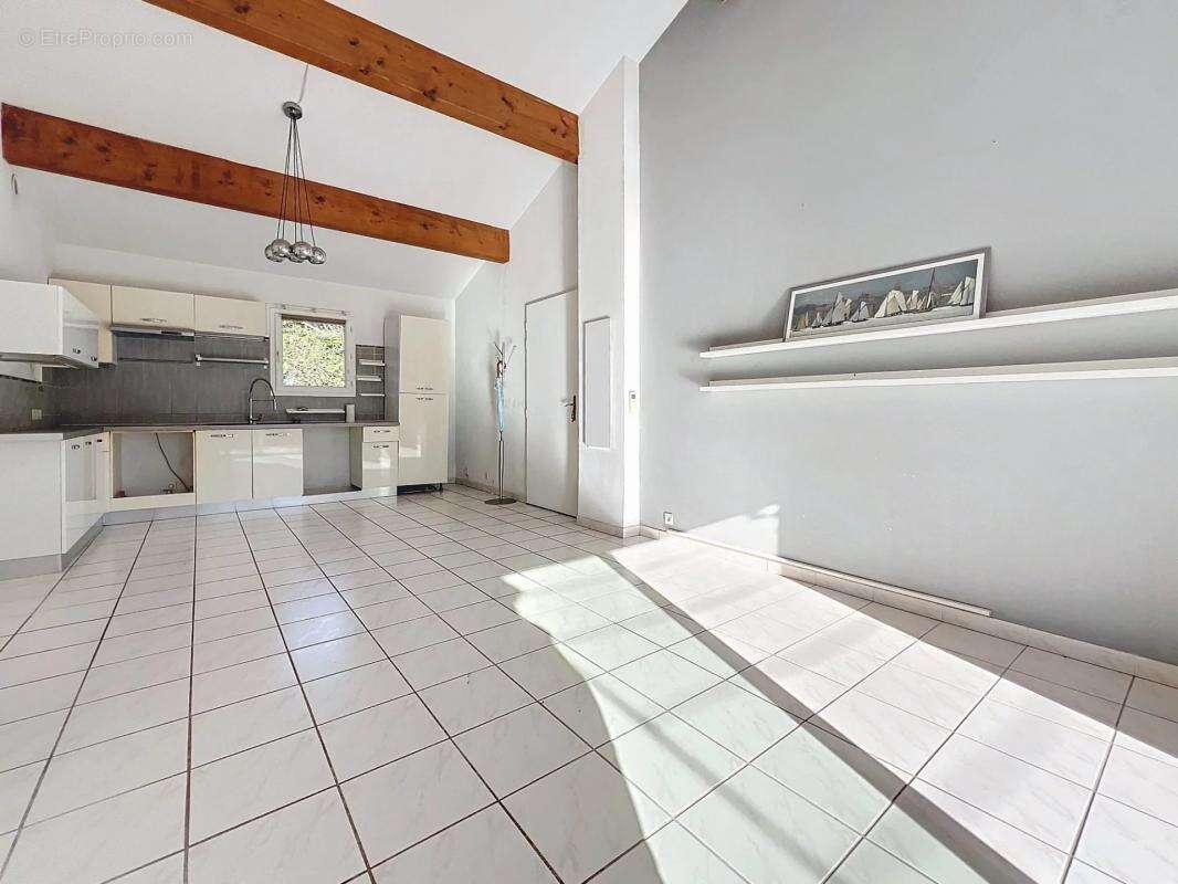 Maison à ROQUEBRUNE-SUR-ARGENS