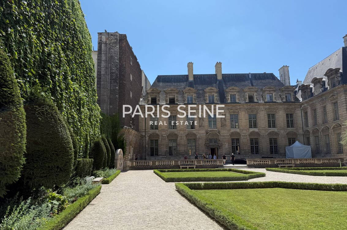 Appartement à PARIS-4E