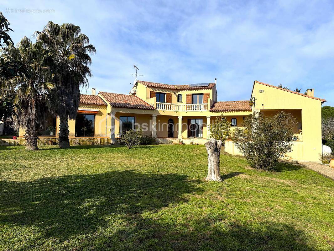 Maison à MONTBAZIN