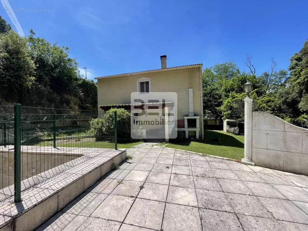Maison à CHUSCLAN