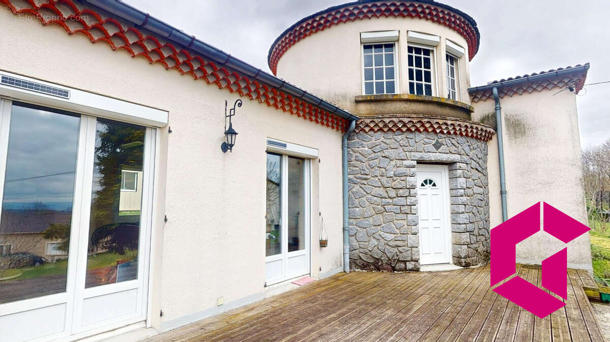 Maison à SAINT-JULIEN-CHAPTEUIL