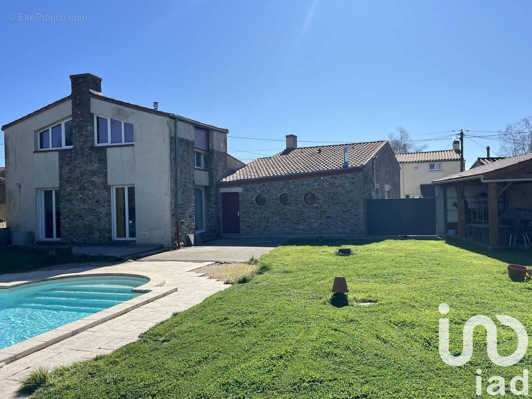 Photo 1 - Maison à LE LANDREAU