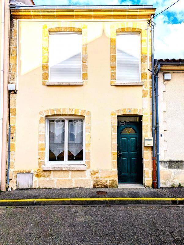 Maison à COUTRAS