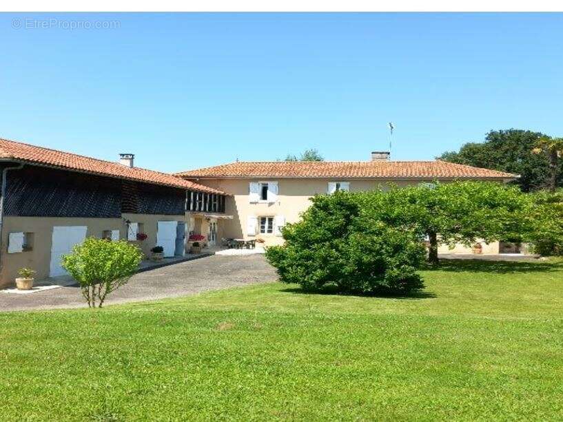 Maison à SAINT-ARROMAN
