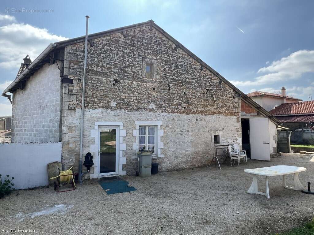 Maison à RUFFEC