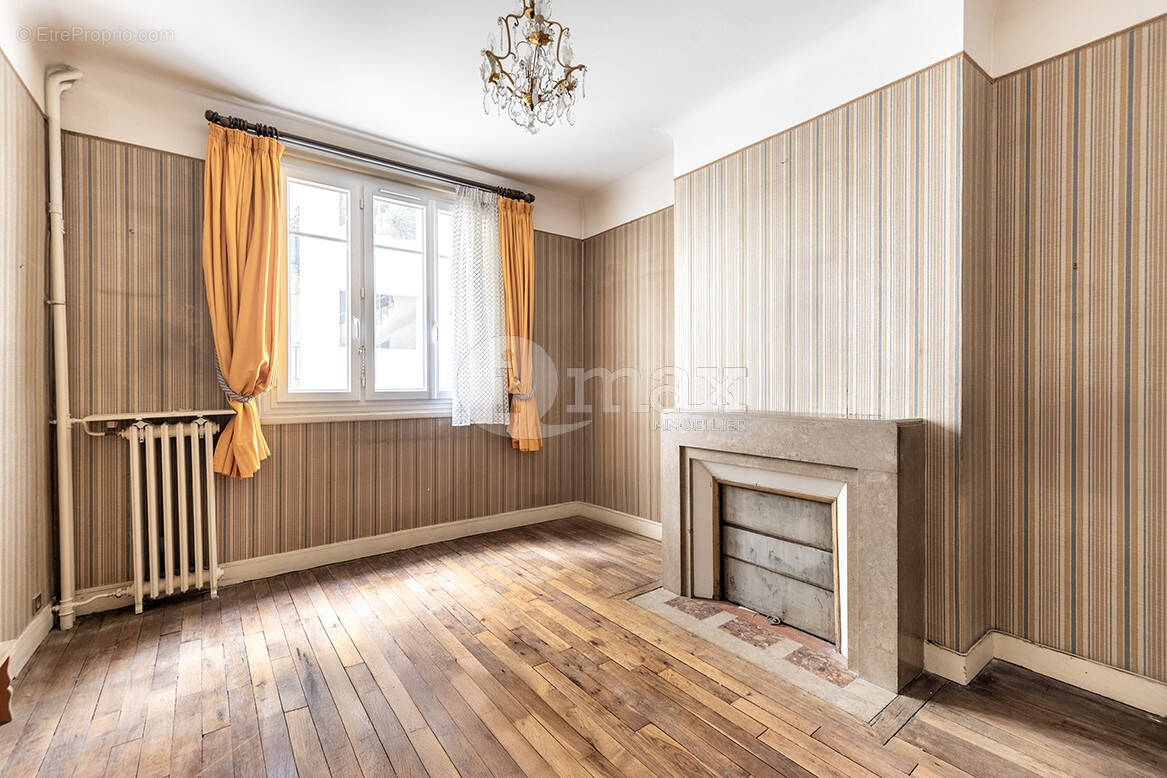 Appartement à COURBEVOIE