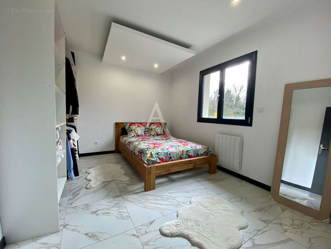 Maison à CONTRES
