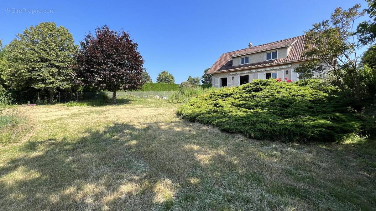 Photo 1 - Maison à CHARBONNIERES-LES-BAINS