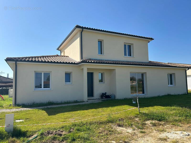 Maison à VILLEGOUGE