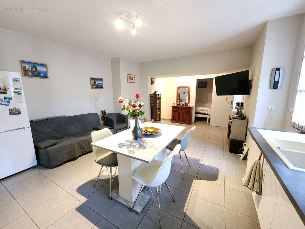 Appartement à VIC-LA-GARDIOLE