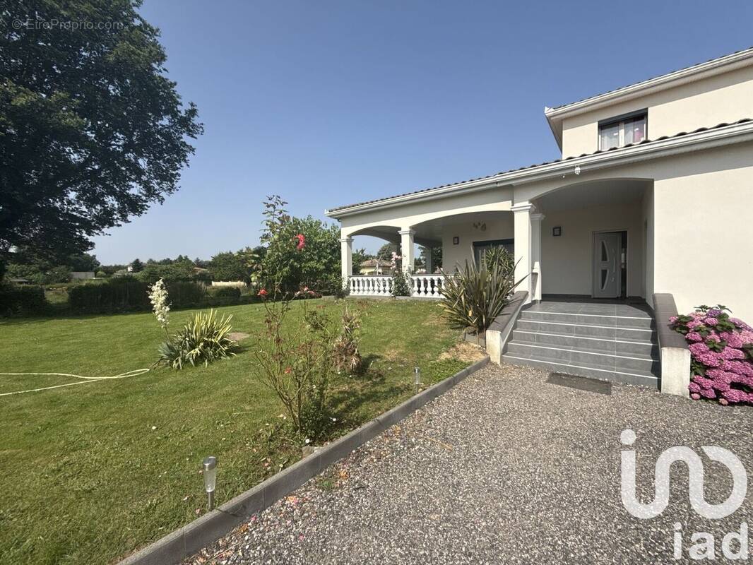 Photo 1 - Maison à MONTBETON