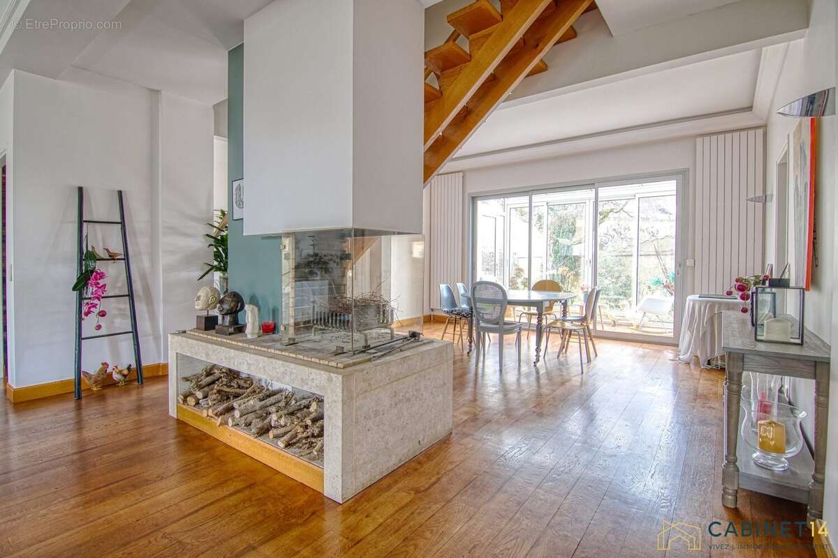 Salle à manger 2 - Maison à VIROFLAY