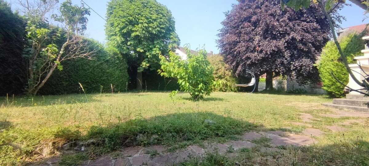 Maison à LES CLAYES-SOUS-BOIS
